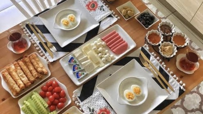 Kahvaltının olmazsa olmaz 3 şeyi ne olabilir?