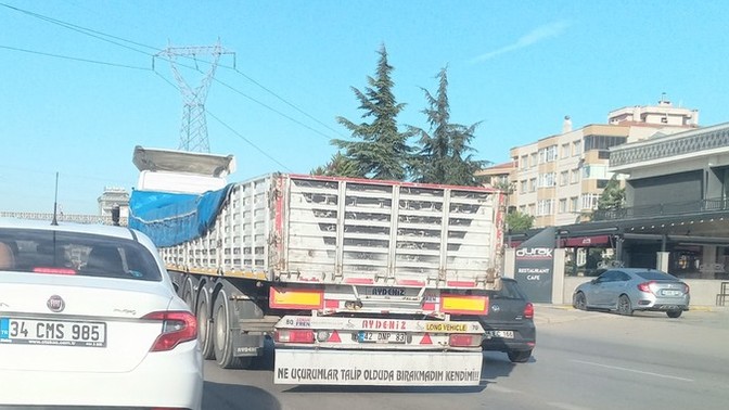 Kamyon arkası yazılarını okur musunuz?