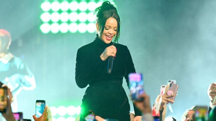 Veeee Rihanna müziğe geri dönüyor! Super Bowl 2023te sahne alacak olan Ririyi kimler özledi?