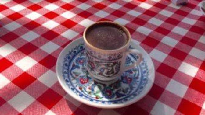 Türk kahvesini sütlü mü, sütsüz mü seversiniz ☕?