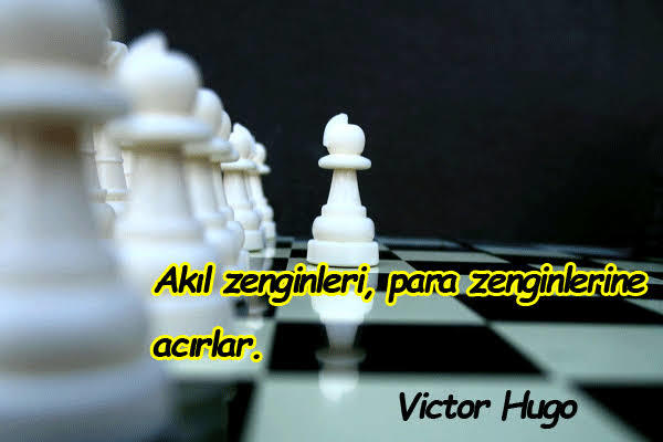 Kültürlü olduğunu belli etmek için uğraşan insan kültürsüz müdür?