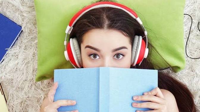 Sadece bir tanesini seçme hakkınız olsaydı, tercihiniz kitap okumak mı olurdu, müzik dinlemek mi?