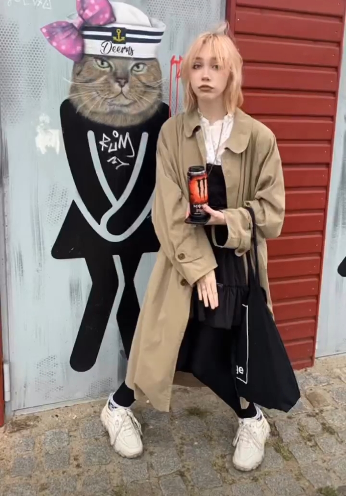 Pembe saç mı daha güzel yeşil saç mı?