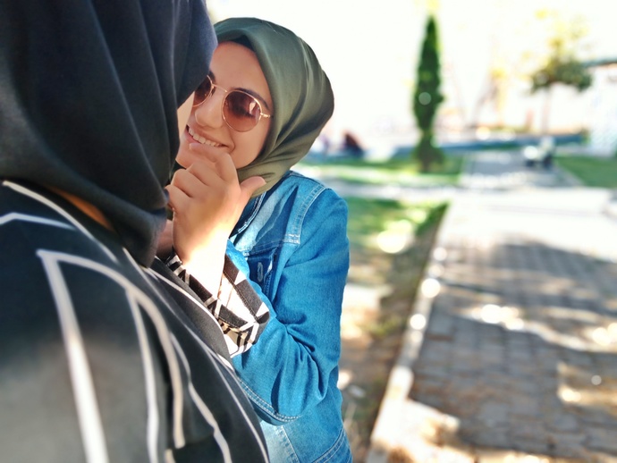 Arkadaşlarımın telefonumu alıp 5 saat boyunca kendi telefonlarıymış gibi fotoğraf çekilme hakları var mı?