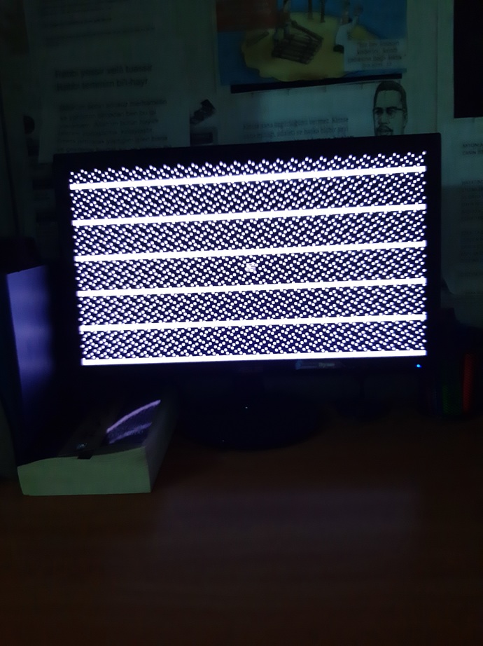 Pc Ekran birden böyle oldu neden kaynaklı (Acil)?