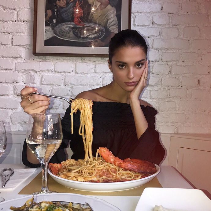Spagettiyi ikiye kırıp pişirmek hakaret midir?