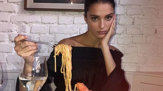 Spagettiyi ikiye kırıp pişirmek hakaret midir?