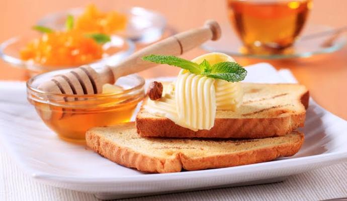 Ekmeğin üstüne sürülen tereyağına en çok yakışan bal mıdır yoksa reçel mi?