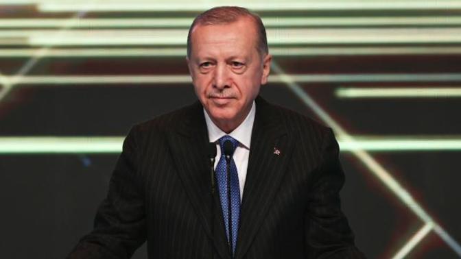 Cumhurbaşkanı, "Daha yeni ve iyi şeyler için başka ülkelerin kapısına varanlara acıyoruz" diyor. Hakkımız değil mi?