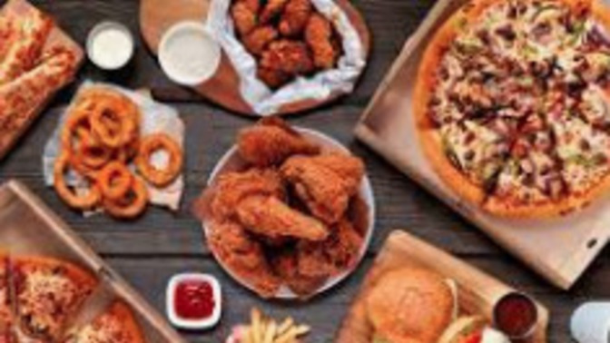 Akşam Yemeklerinde Fast Food Yemeyi Mi Ev Yemeğini Mi Tercih Edersiniz?