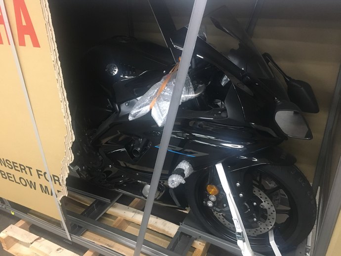 Yamaha R7 sipariş etmiştim, gelmiş. Siz motor seviyor musunuz?