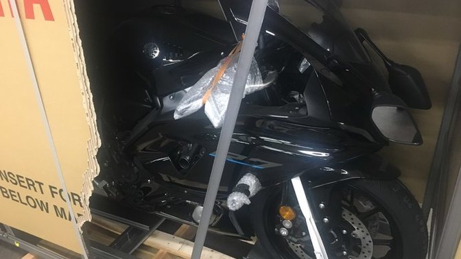 Yamaha R7 sipariş etmiştim, gelmiş. Siz motor seviyor musunuz?