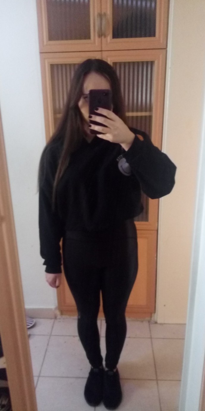 Geçen gün bunları giymiştim bakıp bakıp durdular, çok rahatsız oldum. Sizce ne var ki?