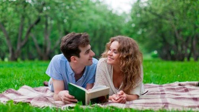 Kitap okumayan sevgili cahil midir?