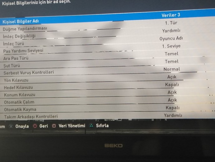 Pes 2016 oynuyorum, bunun ayarlarını bilen var mı?