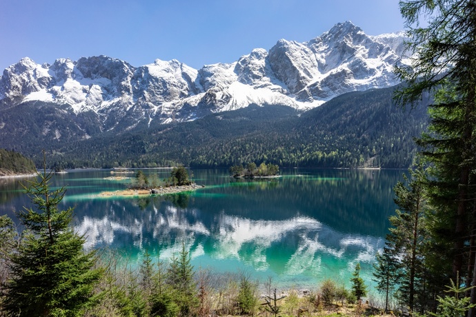 Der Eibsee Avusturya sinirda bir göl Alp manzarali