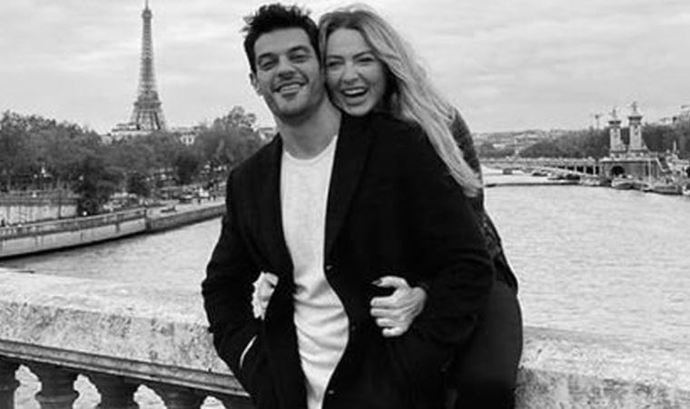 Hadise ve Mehmet Dinçerler boşandı. Hadisenin aşktan yana yüzü gülmeyecek mi :(?