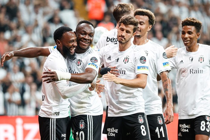 Beşiktaşta kadro belirsizliği! Sizce Beşiktaş derbiyi kazanabilir mi?