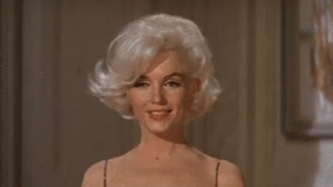 Marilyn Monroe saçları daha olgun mu gösterir?