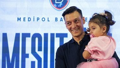 Mesut Özil kızları için 4 milyon liralık vip minibüs yaptırdı! Senin baban sana en pahalı ne aldı?