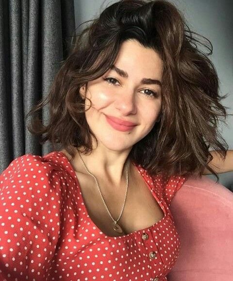 Nesrin Cavadzade güzel mi?