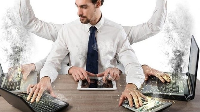 65 yaşındaki babam çalışmak istiyor sürekli kavga ediyoruz istemiyorum çalışmasını ne yapmalıyım?