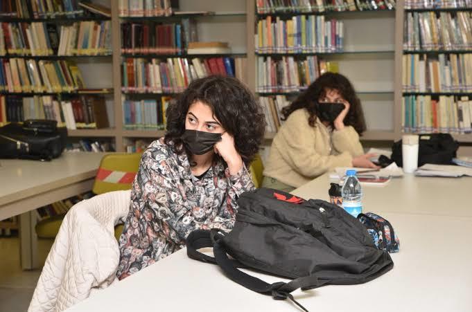 Sevgili yapmak için kütüphaneye gider misiniz?