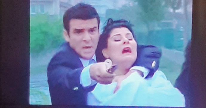 Vaz Geçemediğiniz İzlemekten Asla Sıkılmayacağınız Dizi Veya Film Nedir?