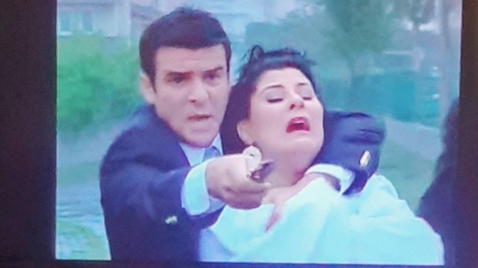 Vaz Geçemediğiniz İzlemekten Asla Sıkılmayacağınız Dizi Veya Film Nedir?