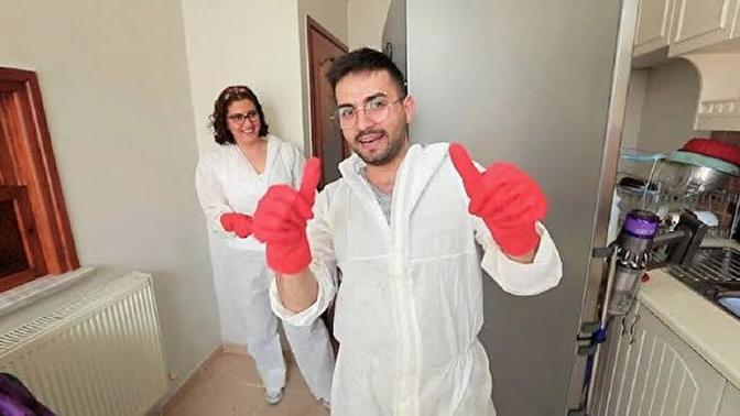 Annesi ile birlikte temizlik yapan erkek kaldı mı ya?