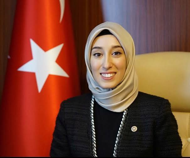 Rümeysa kadak kimdir ne iş yapar bilen var mı?