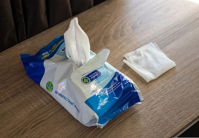 Islak mendille toz alınır mı?