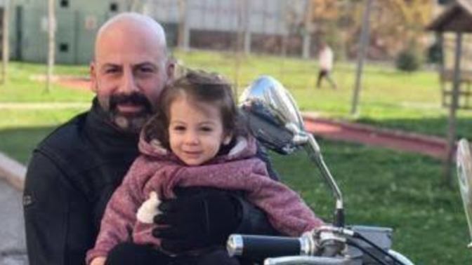 İstek şarkıyı bilmeyen şarkıcı yüzü kesilerek öldürüldü. Biz bu kadar mı kötü olduk?
