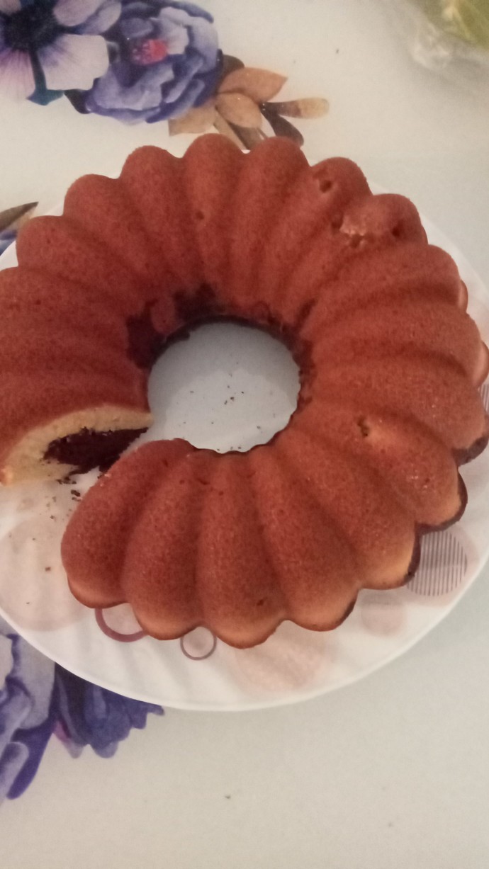 Kek pişirdim, güzel görünüyor mu?