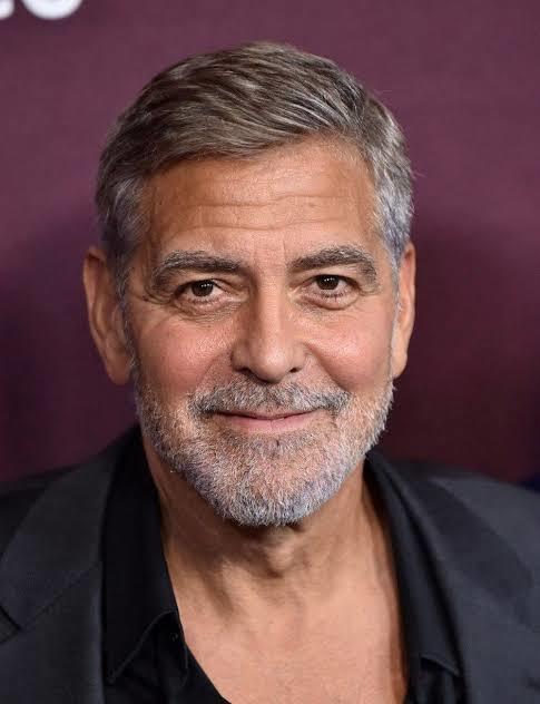 Brad haklı, en yakışıklı erkek benim diyen George Clooney kadar mütevazi misiniz😅?