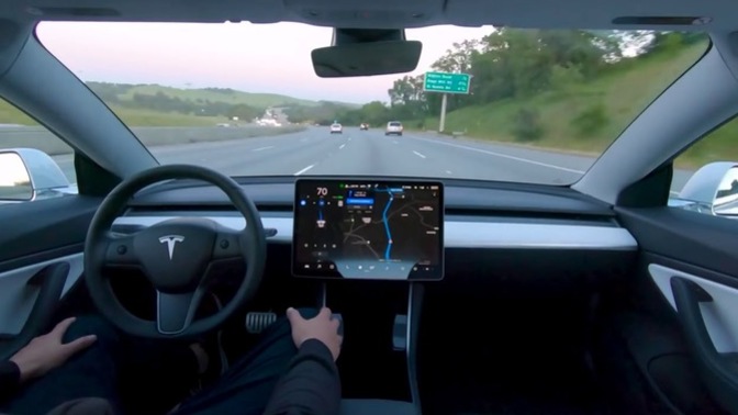 Tesla, tam otonom sürüş özelliğini herkese açıyor! Türkiye'de her araçta olsa güvenir miydiniz?