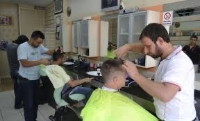 Saçlarını kazımak isteseniz evde kendiniz mi yoksa berberde mi kazıtırsınız?