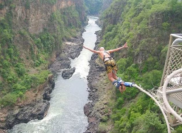 Timsah Bungee sporunu yapar mıydınız?