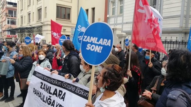 "Türkiye'de kriz yok fiyatlanma var" sizce yaşadığımız şey ekonomik kriz mi, fiyatlanma mı?