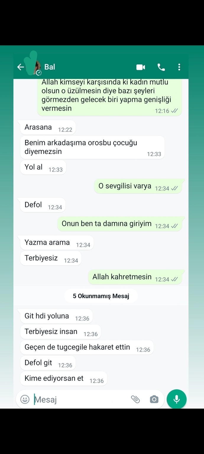 Bir başka erkeği de yanlarına alarak gezmeye giden sevgili 😡?
