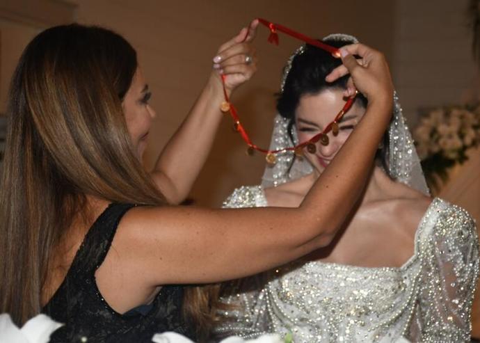 Aslı Hünel, Merve Boluğura düğünde 10 tam altın taktı. Kankanız düğünüzde size ne takar?