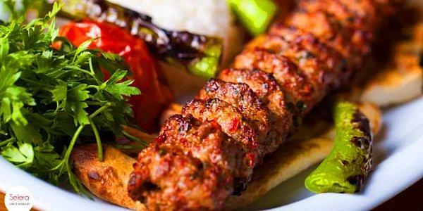 Sizce bu yemeklerden hangisi acili yenir??