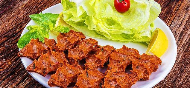 Sizce bu yemeklerden hangisi acili yenir??
