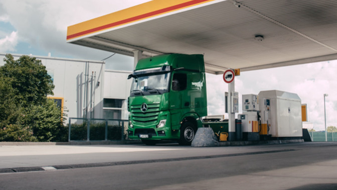 Bu geceden itibaren motorine 1.39 TL, benzine 74 kuruş zam gelecek. Sene sonu yakıt fiyatları ne olur?