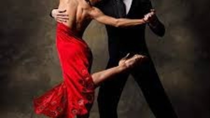 Aşk aynı yastıkta kocamak mıdır yoksa daima birlikte salsa yapmak mıdır?