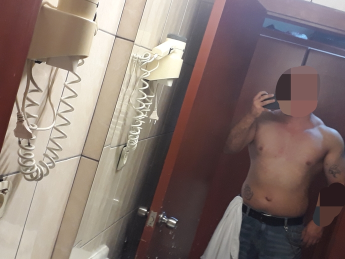 Yuzumu gosteremem maalesef ama kotu olarak burnum biraz buyuk ve uzerinde çil var. Ayrica kızılım