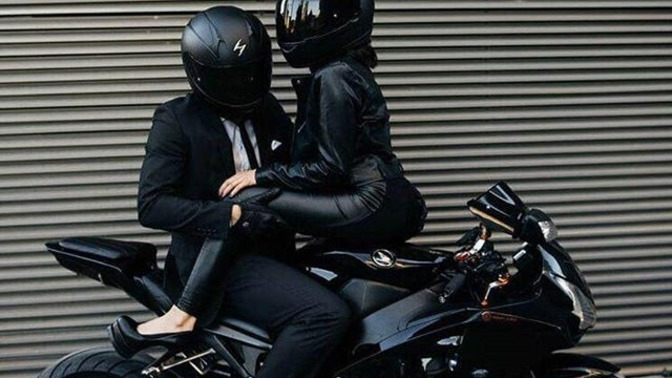 Motor sürmek mi, arkaya binmek mi daha zevkli?