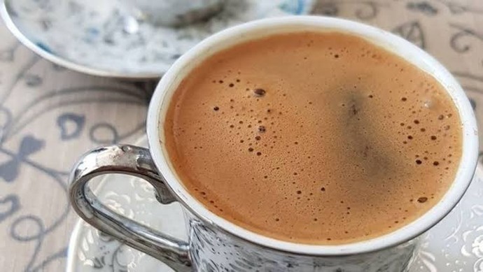 Türk kahvesini şekerli mi içersiniz yoksa sade mi?
