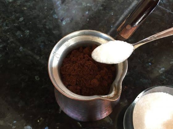Türk kahvesini şekerli mi içersiniz yoksa sade mi?