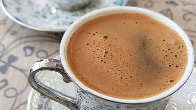 Türk kahvesini şekerli mi içersiniz yoksa sade mi?